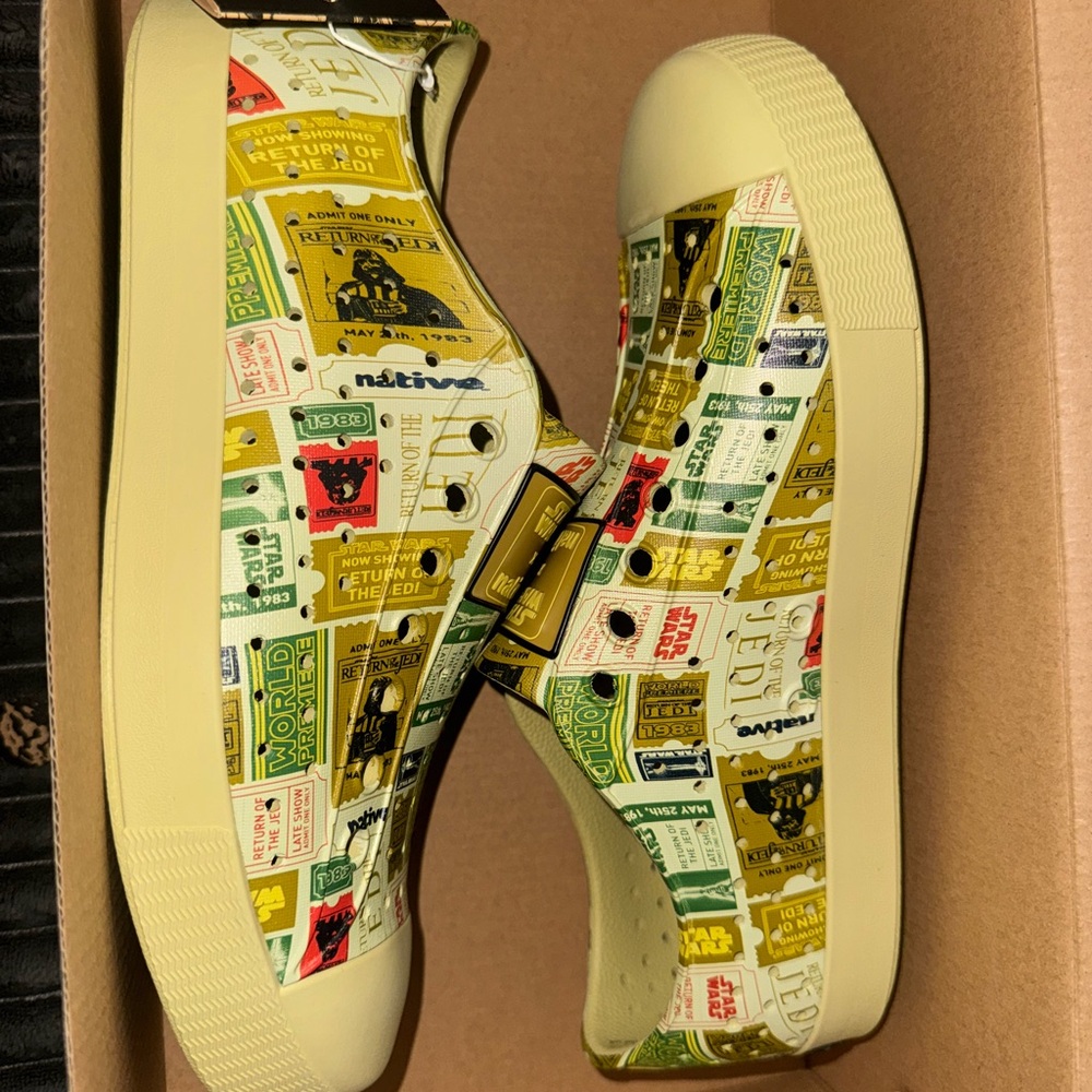 Retro Comic Print High-Top Sneakers